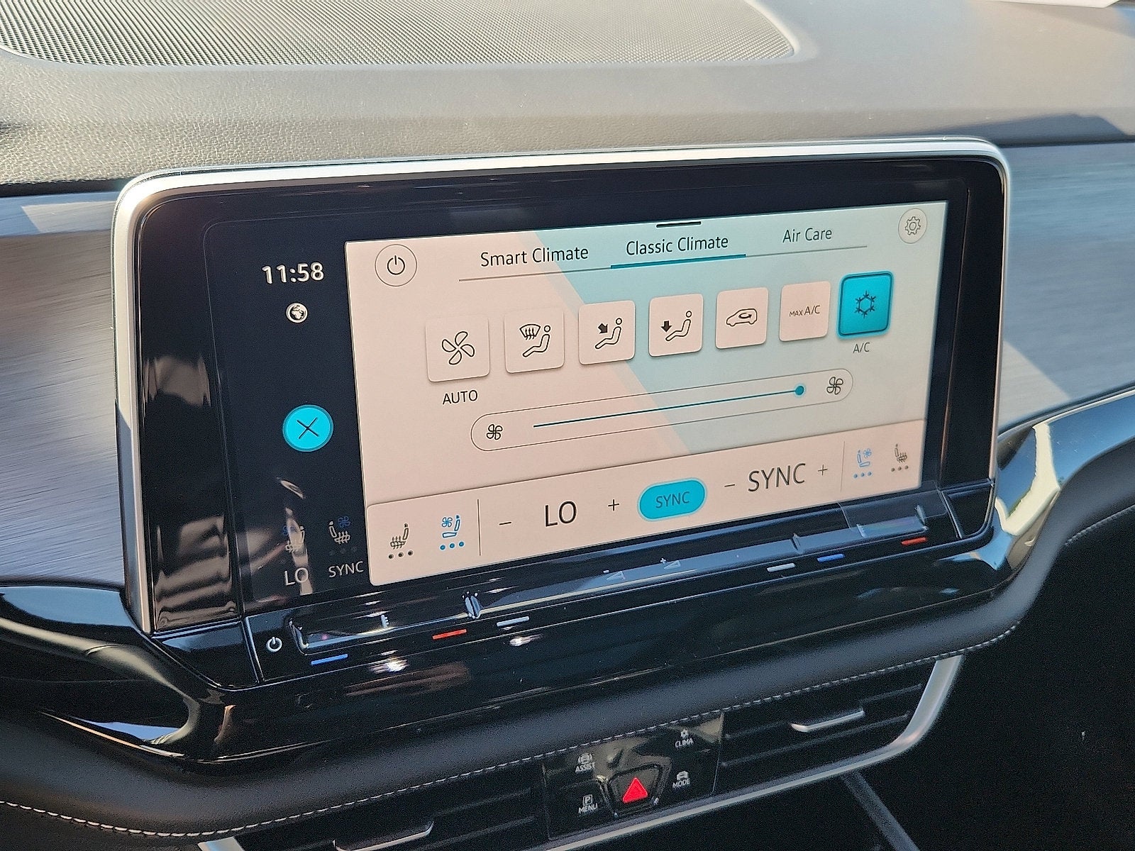 2026 Volkswagen Atlas Cross Sport SE w/Technology