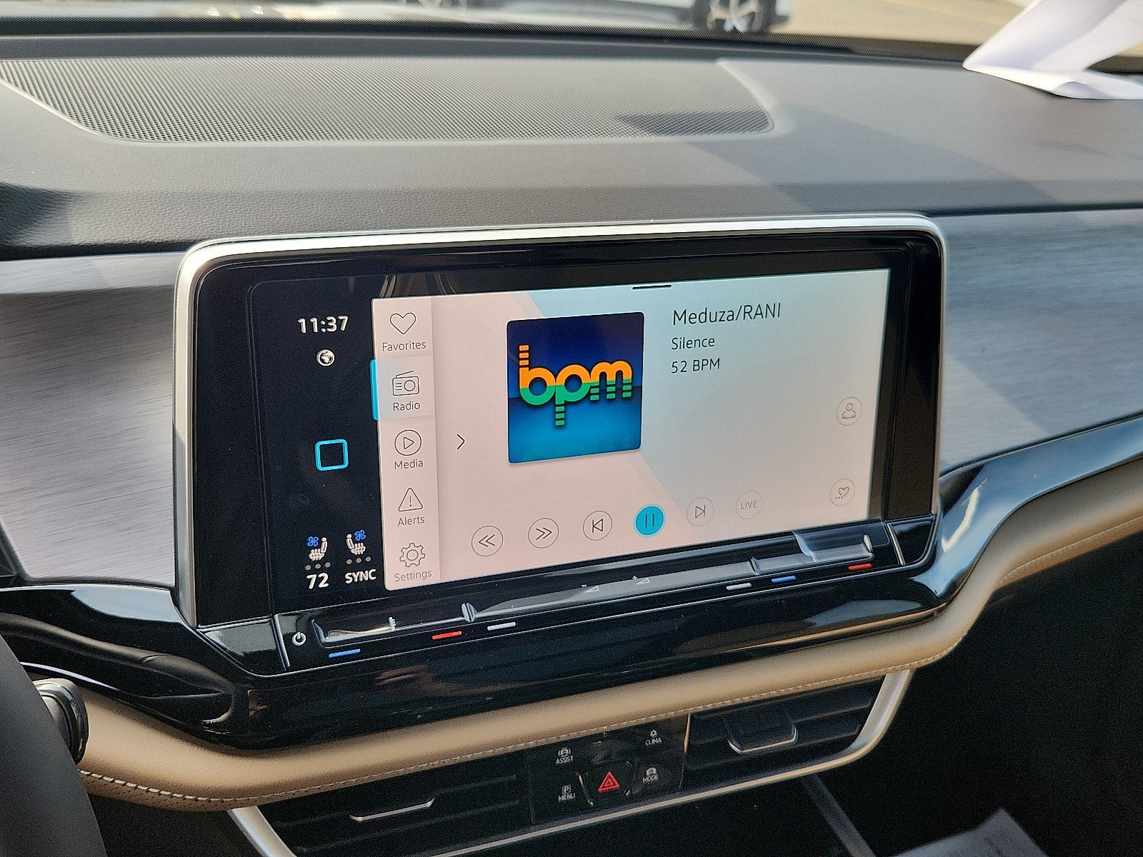 2026 Volkswagen Atlas Cross Sport SE w/Technology