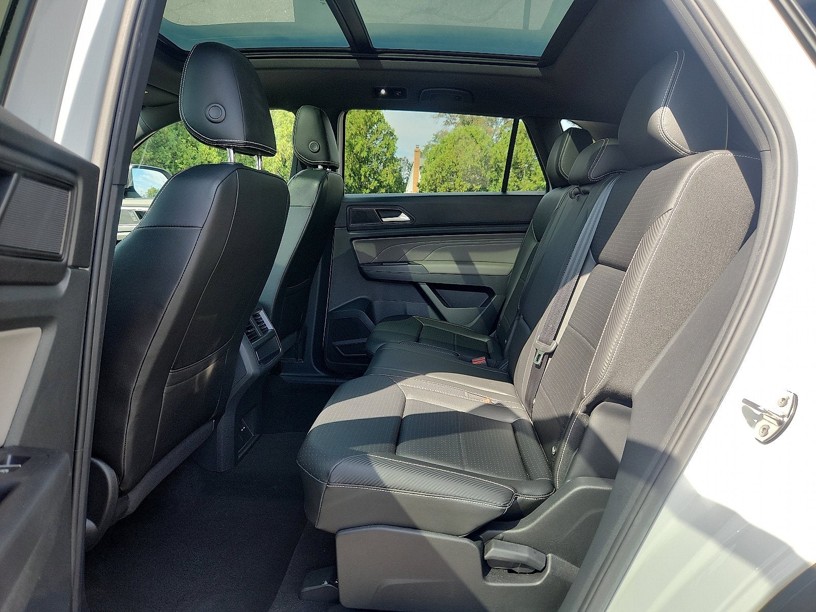 2023 Volkswagen Atlas Cross Sport 2.0T SEL R-Line