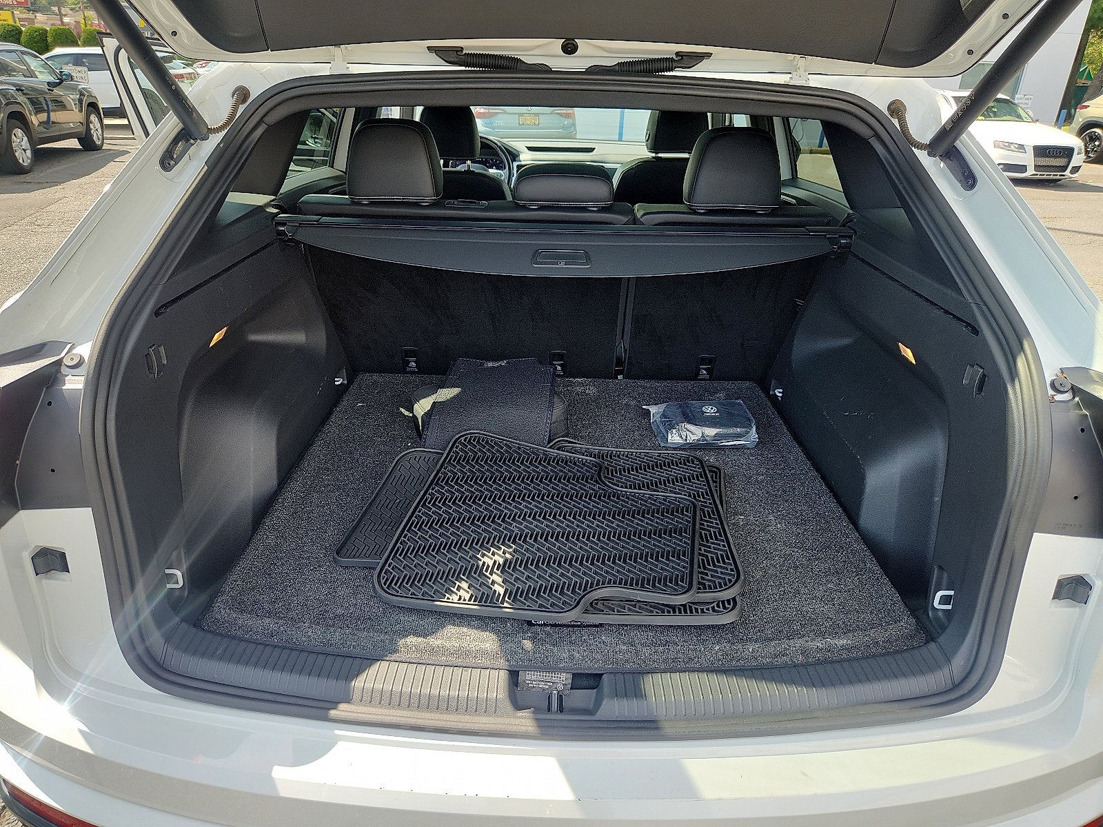 2023 Volkswagen Atlas Cross Sport 2.0T SEL R-Line