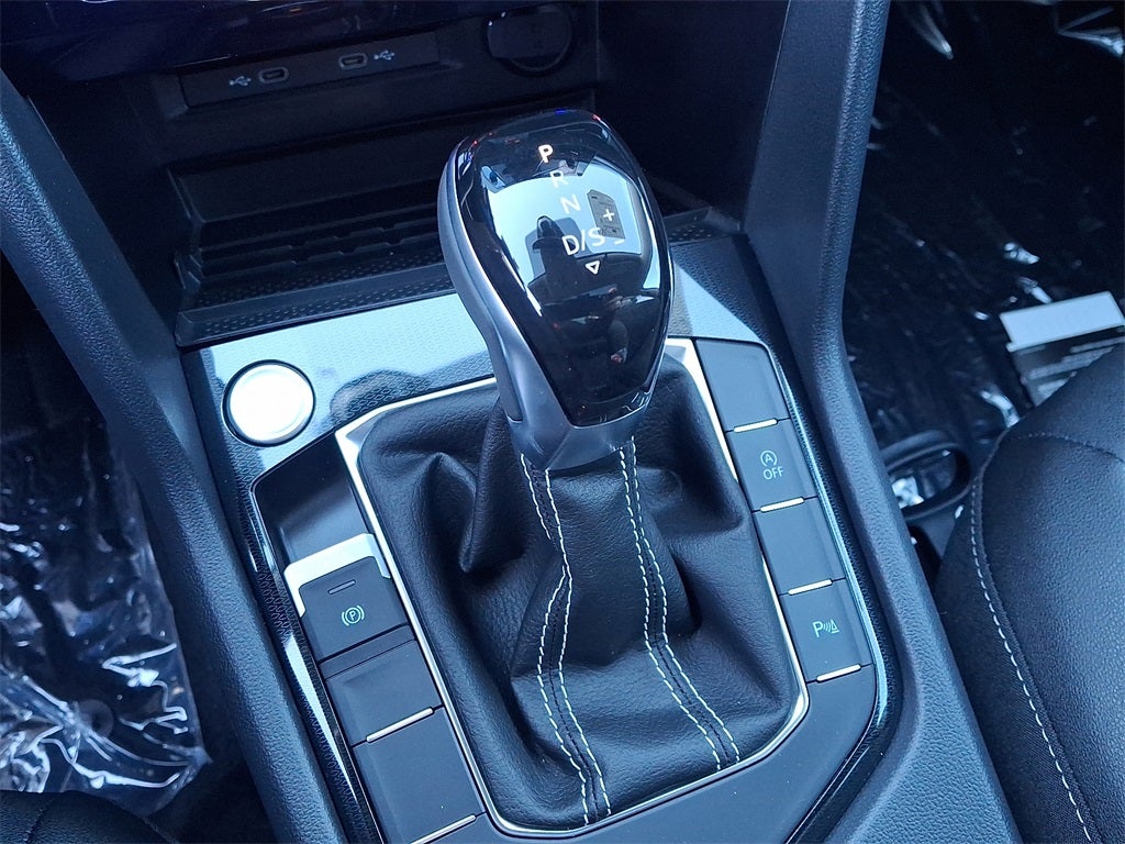 2025 Volkswagen Taos 1.5T SE Black