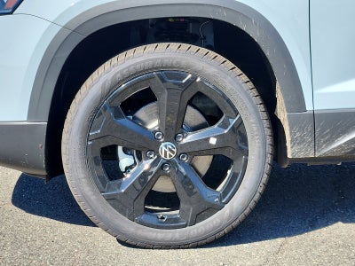 2027 Volkswagen Taos 1.5T SE Black