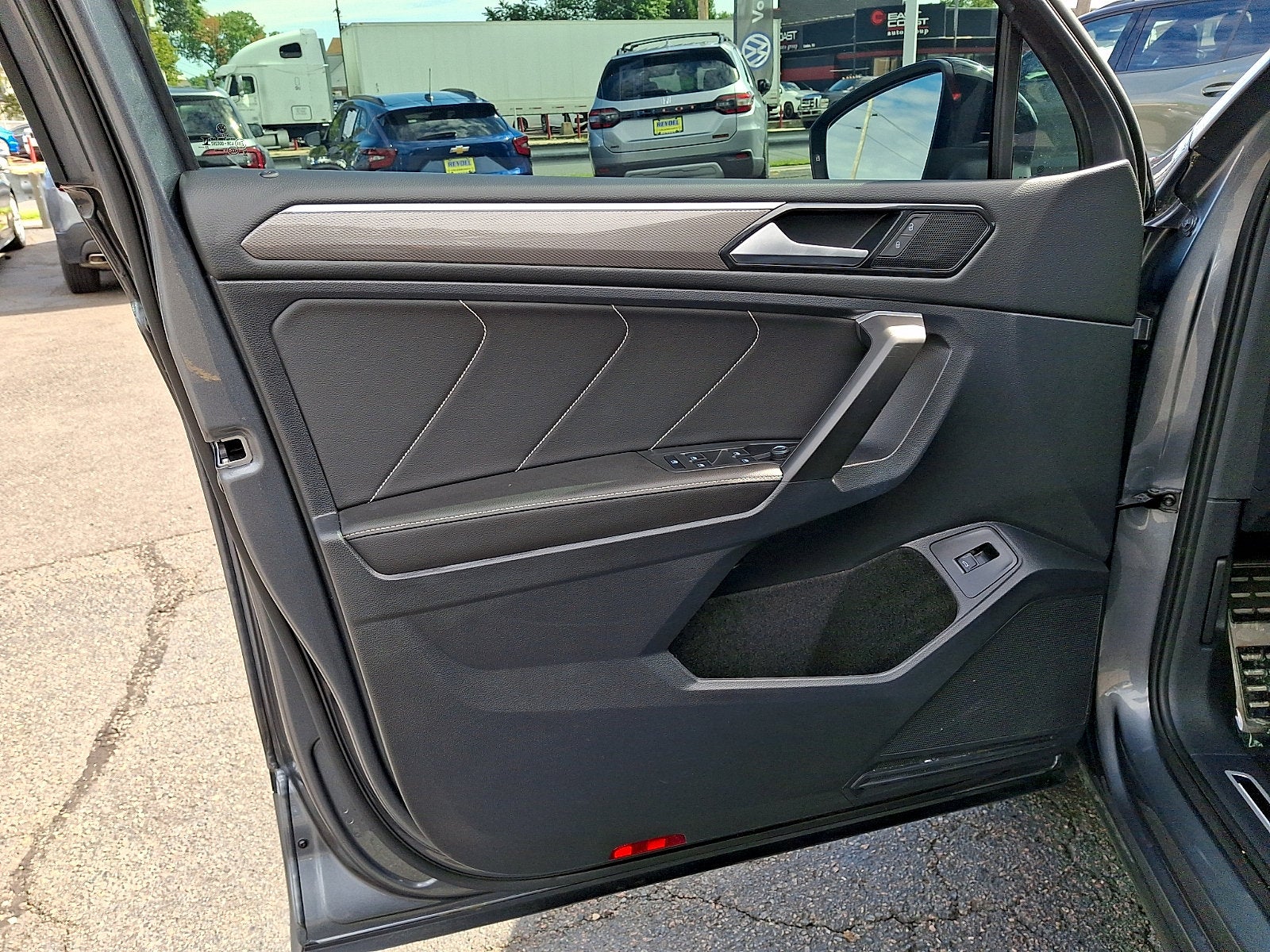 2024 Volkswagen Tiguan 2.0T SE R-Line Black