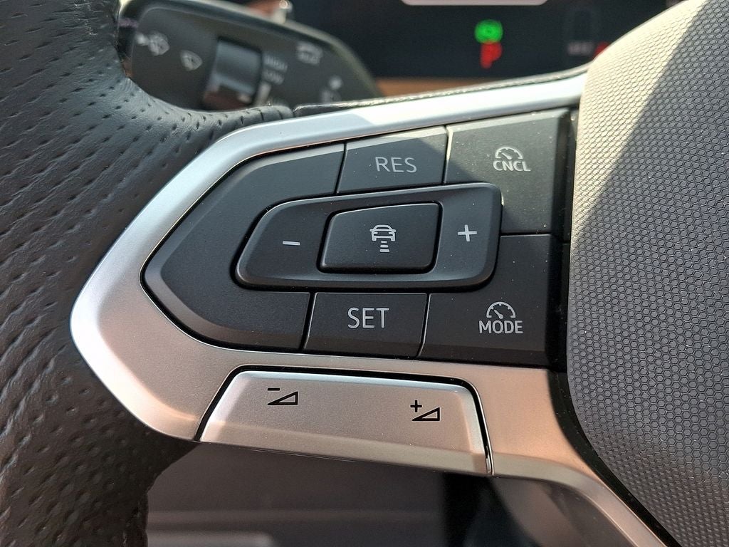 2025 Volkswagen Tiguan 2.0T SEL R-Line