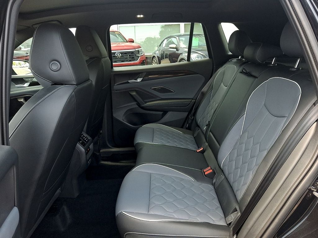 2025 Volkswagen Tiguan 2.0T SEL R-Line