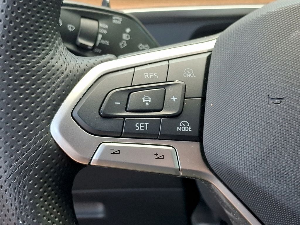 2025 Volkswagen Tiguan 2.0T SEL R-Line