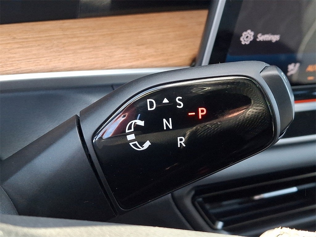 2025 Volkswagen Tiguan 2.0T SEL R-Line