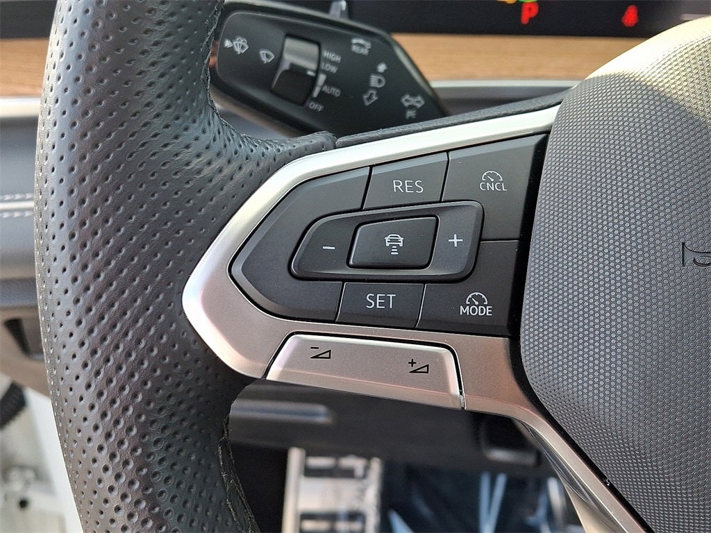 2025 Volkswagen Tiguan 2.0T SEL R-Line