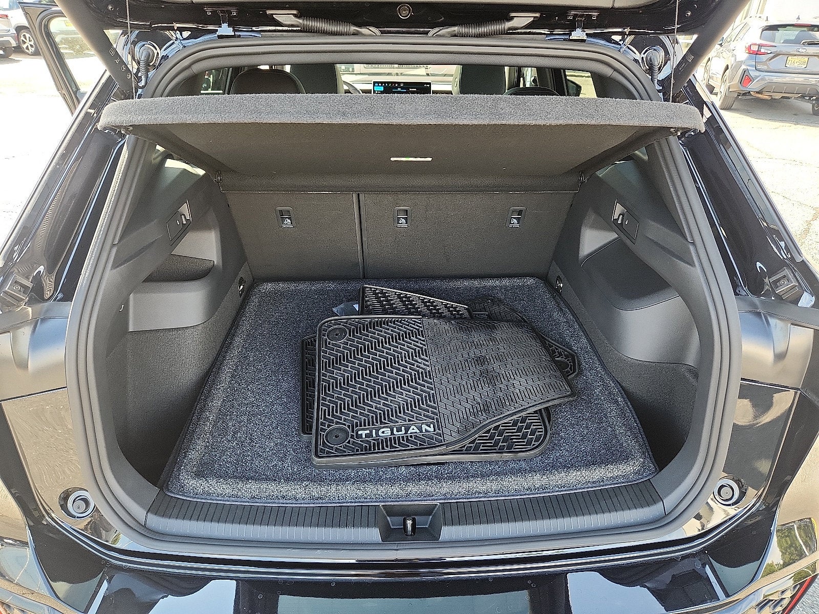2025 Volkswagen Tiguan 2.0T SEL R-Line