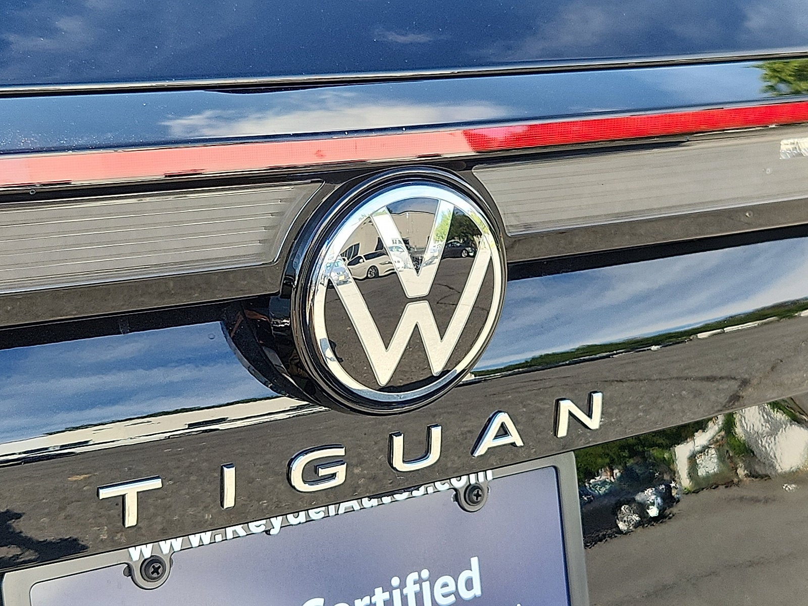 2025 Volkswagen Tiguan 2.0T SEL R-Line
