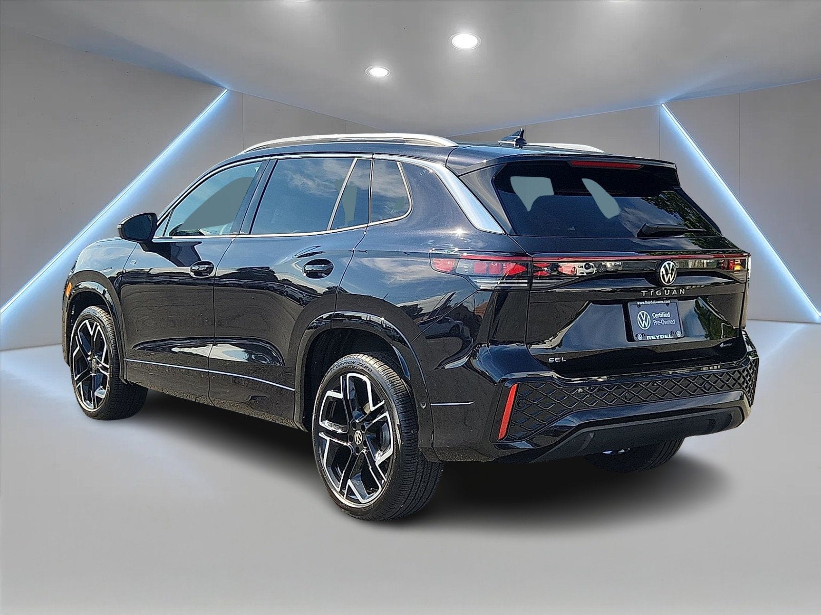 2025 Volkswagen Tiguan 2.0T SEL R-Line