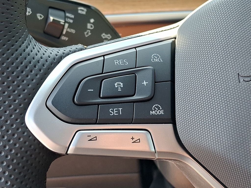 2025 Volkswagen Tiguan 2.0T SEL R-Line
