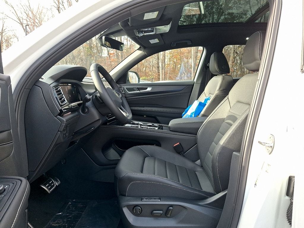 2026 Volkswagen Atlas Cross Sport 2.0T SEL R-Line Black