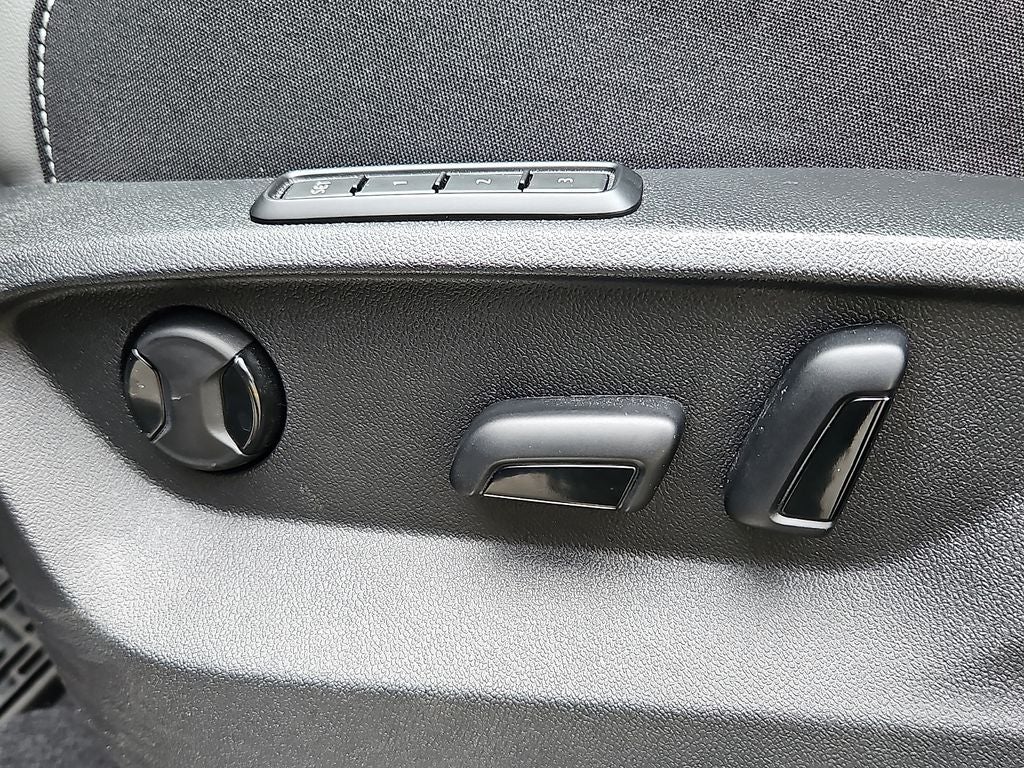 2025 Volkswagen Atlas Cross Sport 2.0T SEL
