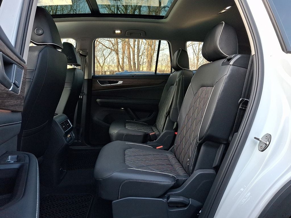 2025 Volkswagen Atlas 2.0T SEL Premium R-Line