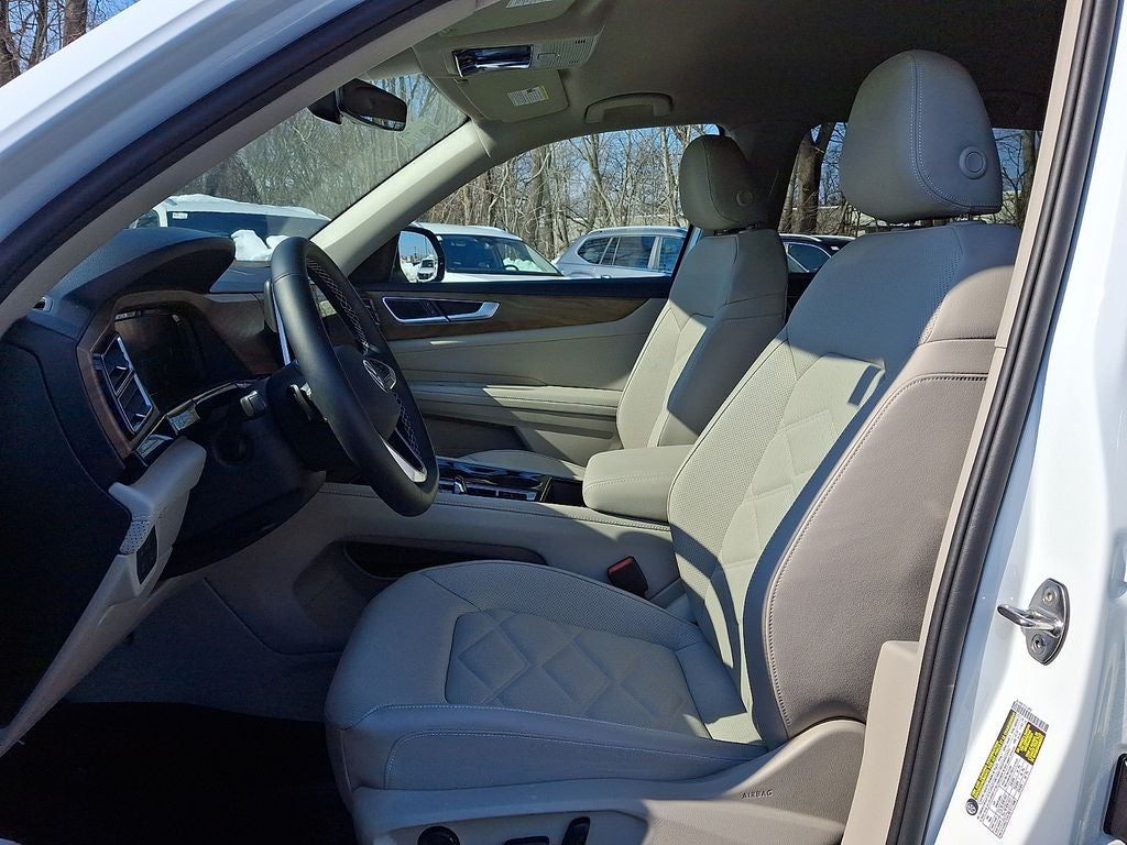 2025 Volkswagen Atlas 2.0T SE w/Technology