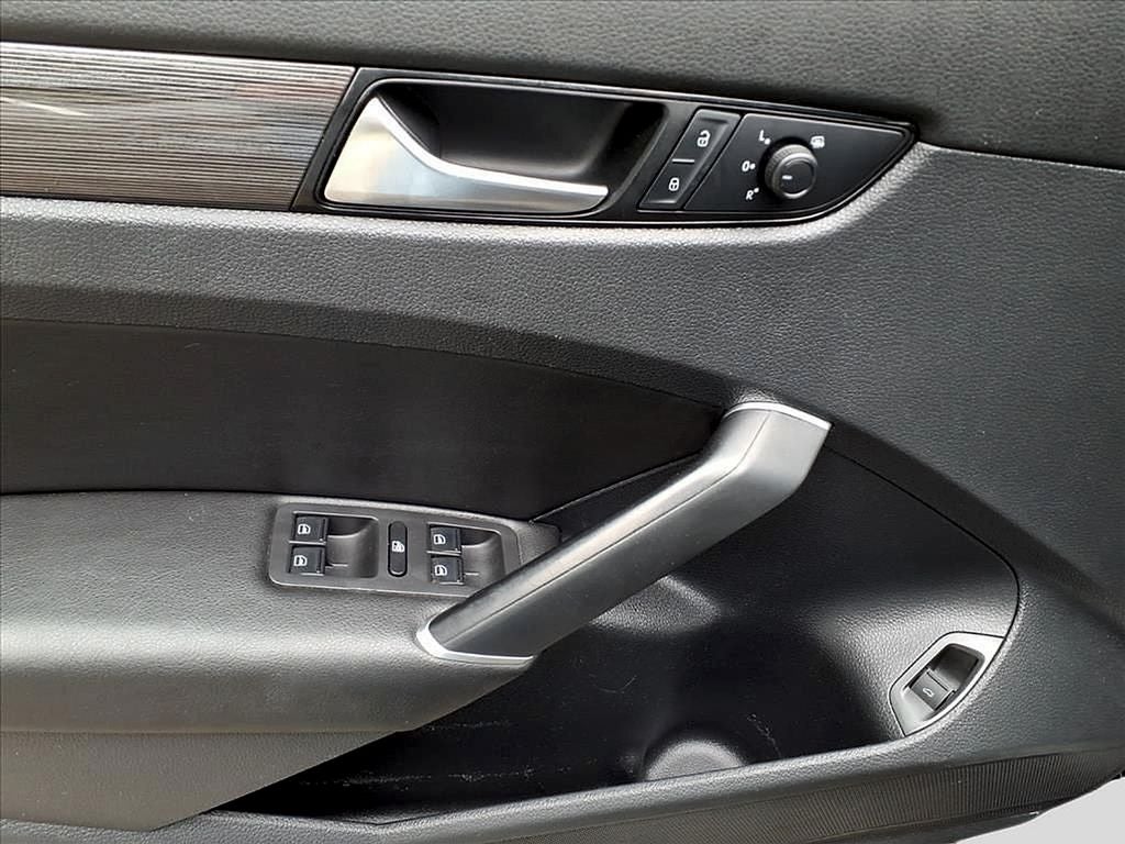 2021 Volkswagen Passat 2.0T R-Line