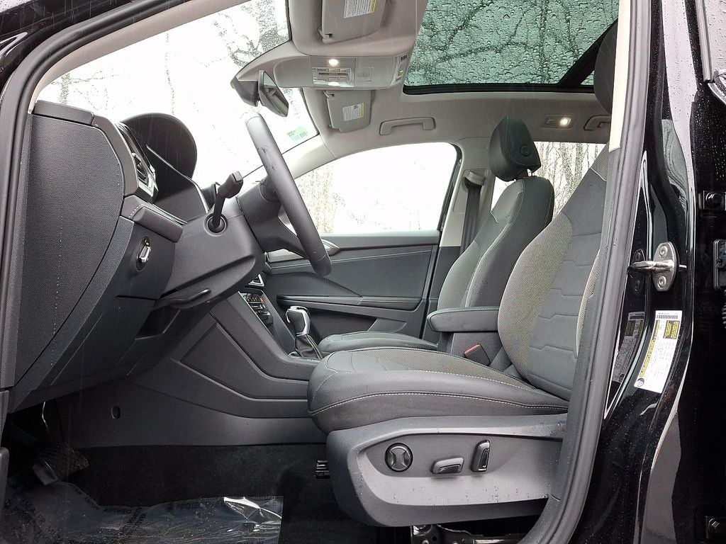 2025 Volkswagen Taos 1.5T SE Black