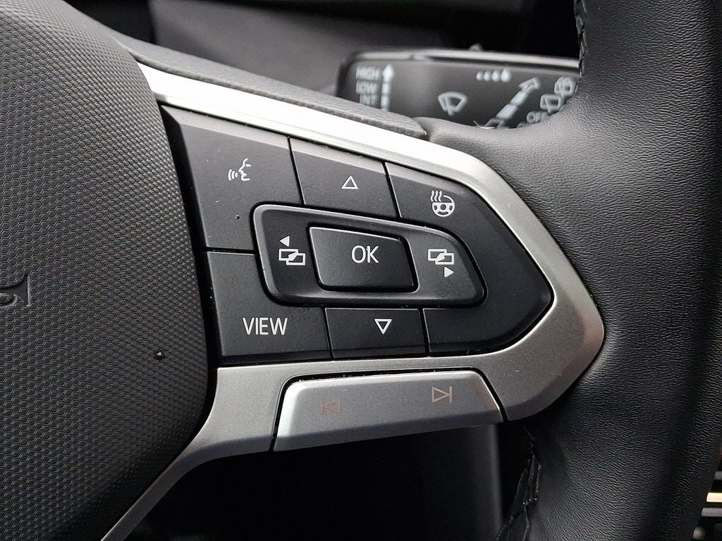 2025 Volkswagen Taos 1.5T SE Black