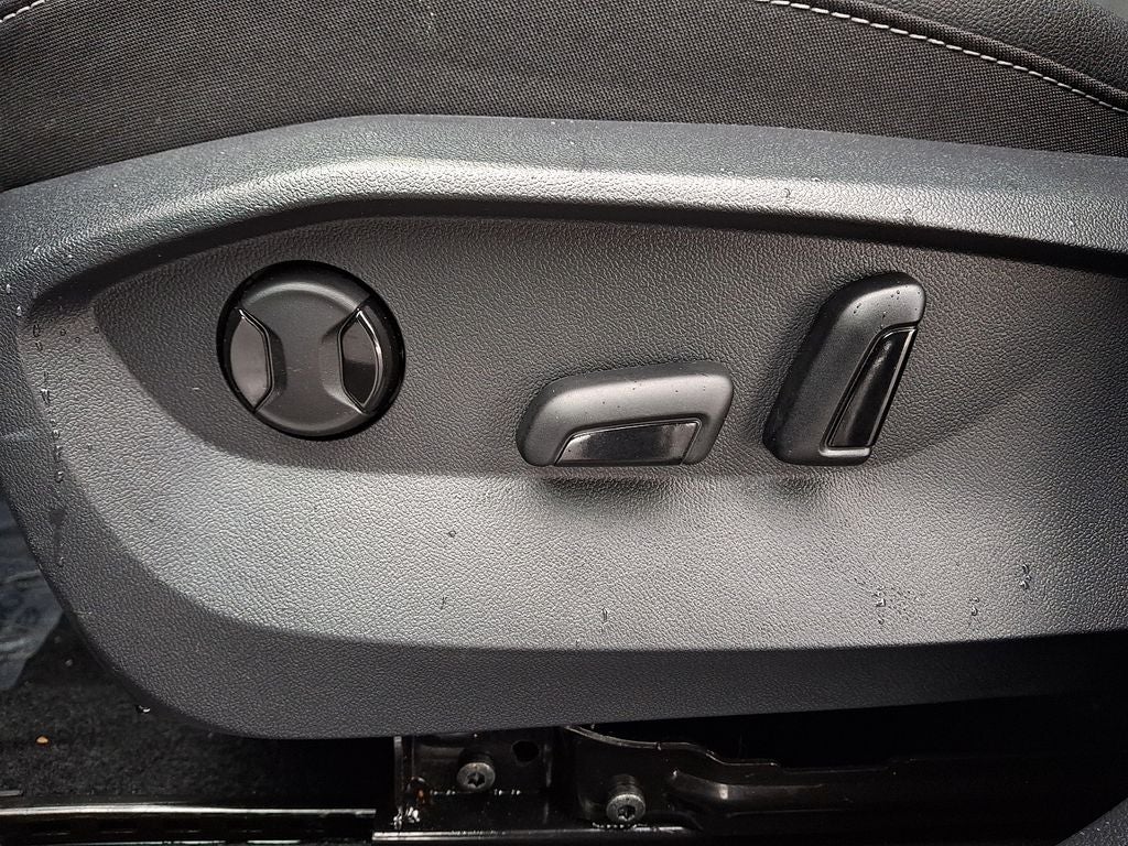 2025 Volkswagen Taos 1.5T SE Black