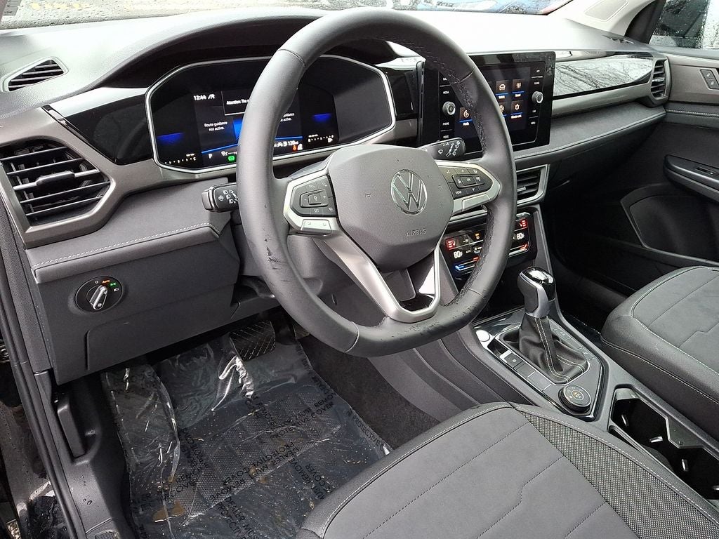 2025 Volkswagen Taos 1.5T SE Black