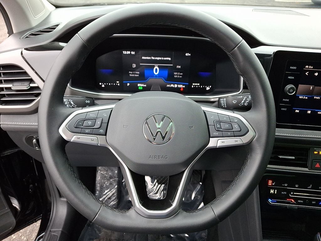 2025 Volkswagen Taos 1.5T SE Black