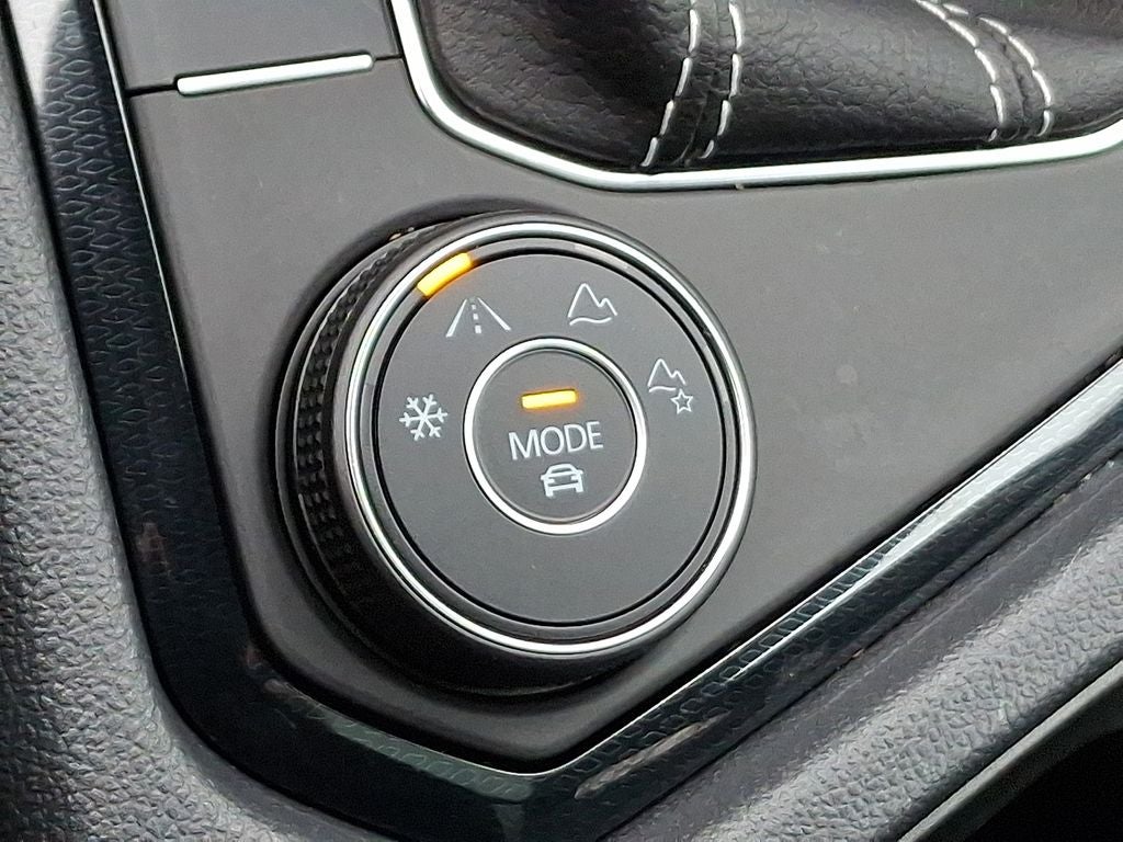 2025 Volkswagen Taos 1.5T SE Black