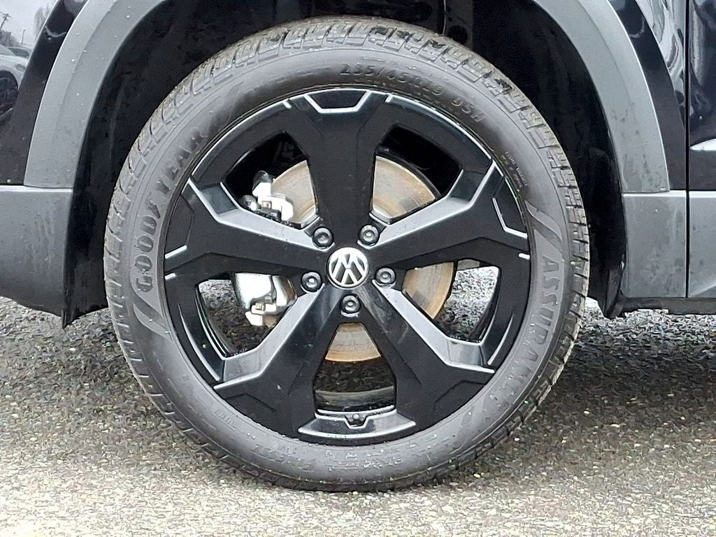 2025 Volkswagen Taos 1.5T SE Black