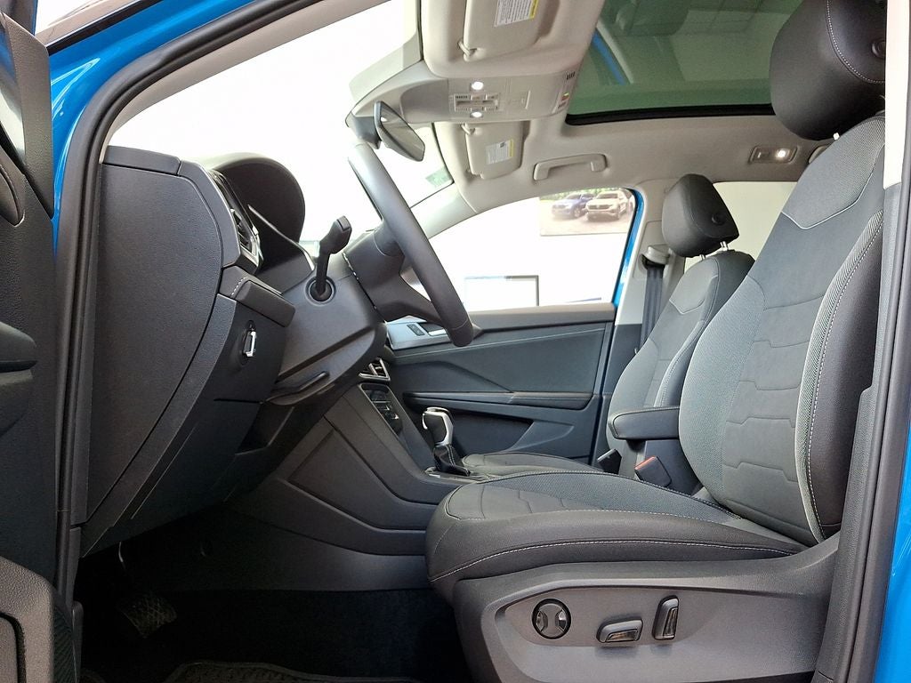 2025 Volkswagen Taos 1.5T SE Black