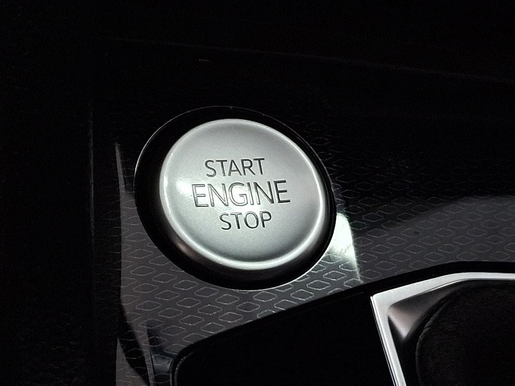 2025 Volkswagen Taos 1.5T SE Black