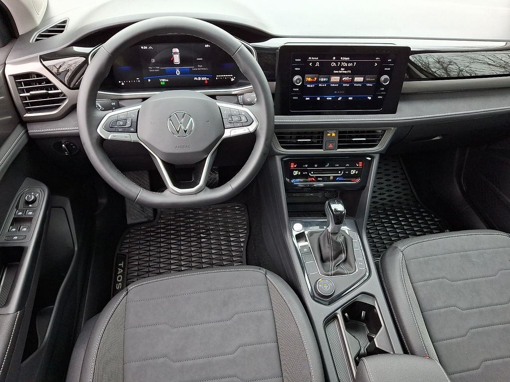 2025 Volkswagen Taos 1.5T SE Black