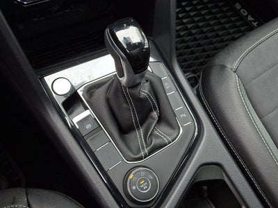 2025 Volkswagen Taos 1.5T SE Black