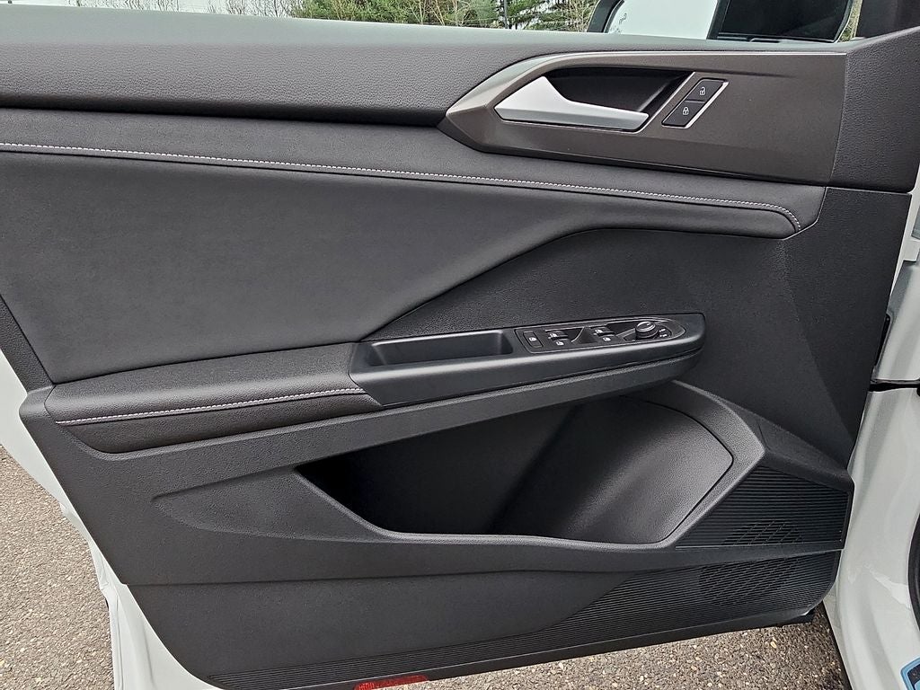 2026 Volkswagen Taos 1.5T SE Black