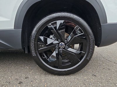 2026 Volkswagen Taos 1.5T SE Black