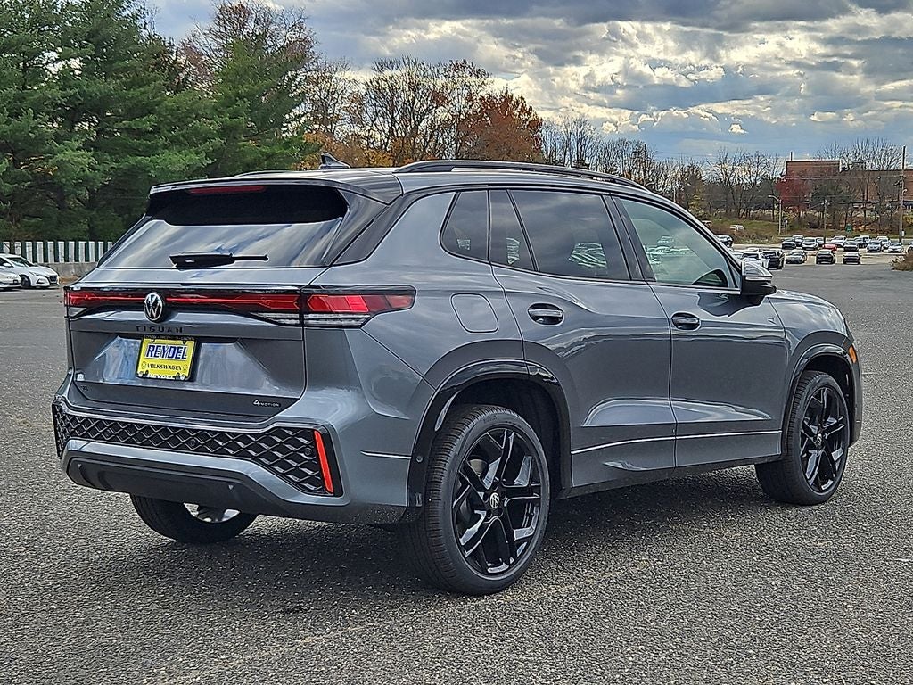 2026 Volkswagen Tiguan 2.0T SE R-Line Black