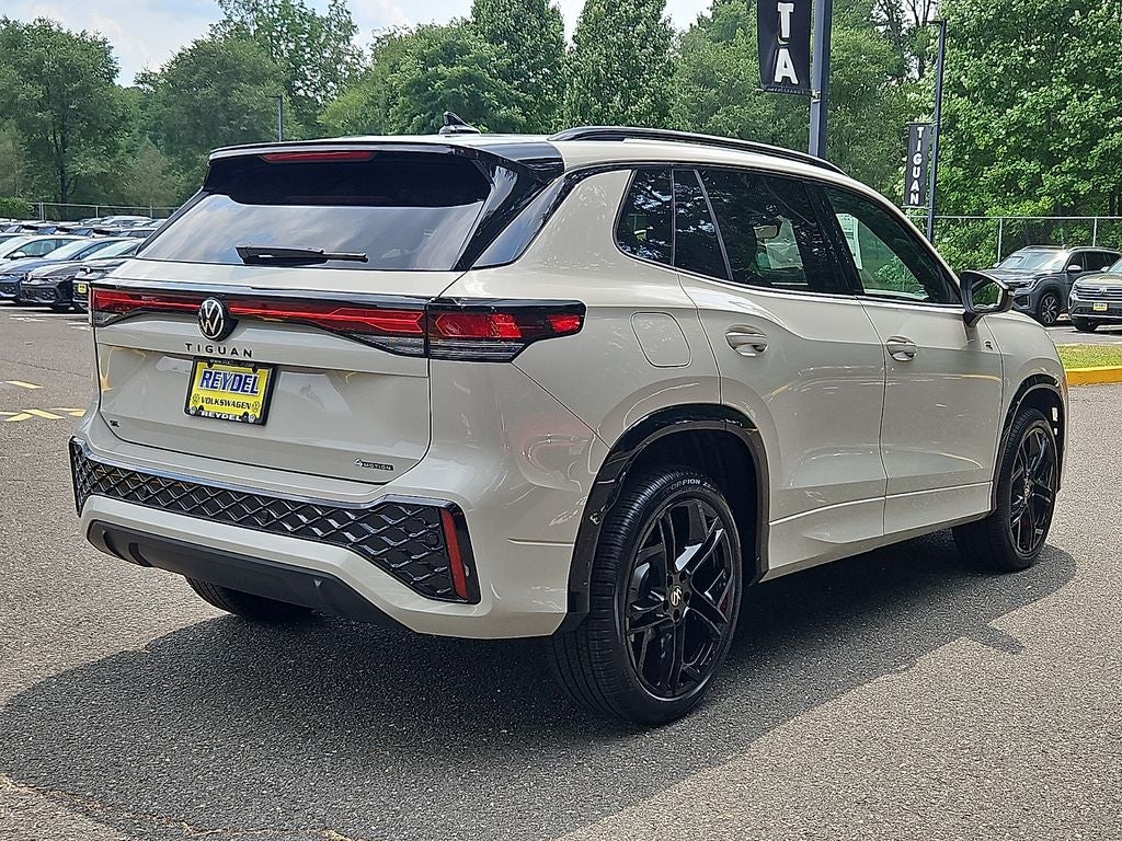 2026 Volkswagen Tiguan 2.0T SE R-Line Black