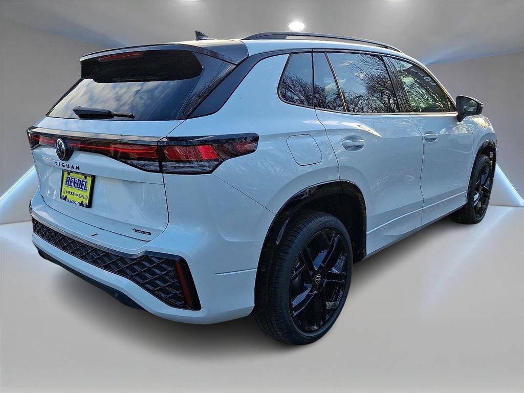 2026 Volkswagen Tiguan 2.0T SE R-Line Black