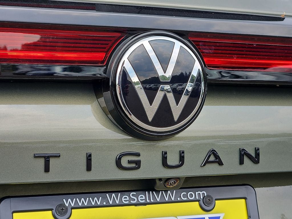2026 Volkswagen Tiguan 2.0T SE R-Line Black
