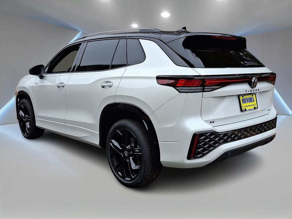 2026 Volkswagen Tiguan 2.0T SE R-Line Black