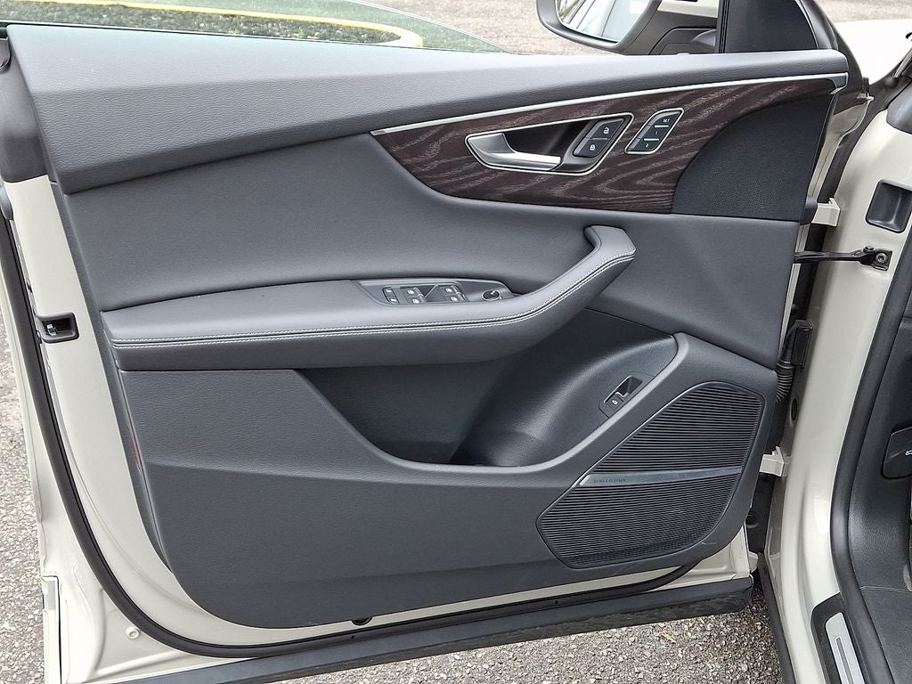 2023 Audi Q8 55 Premium Plus quattro