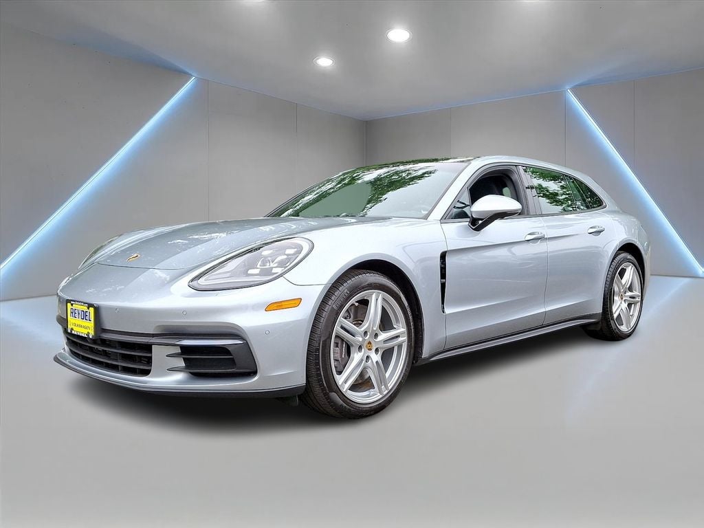 2019 Porsche Panamera 4 Sport Turismo's photo