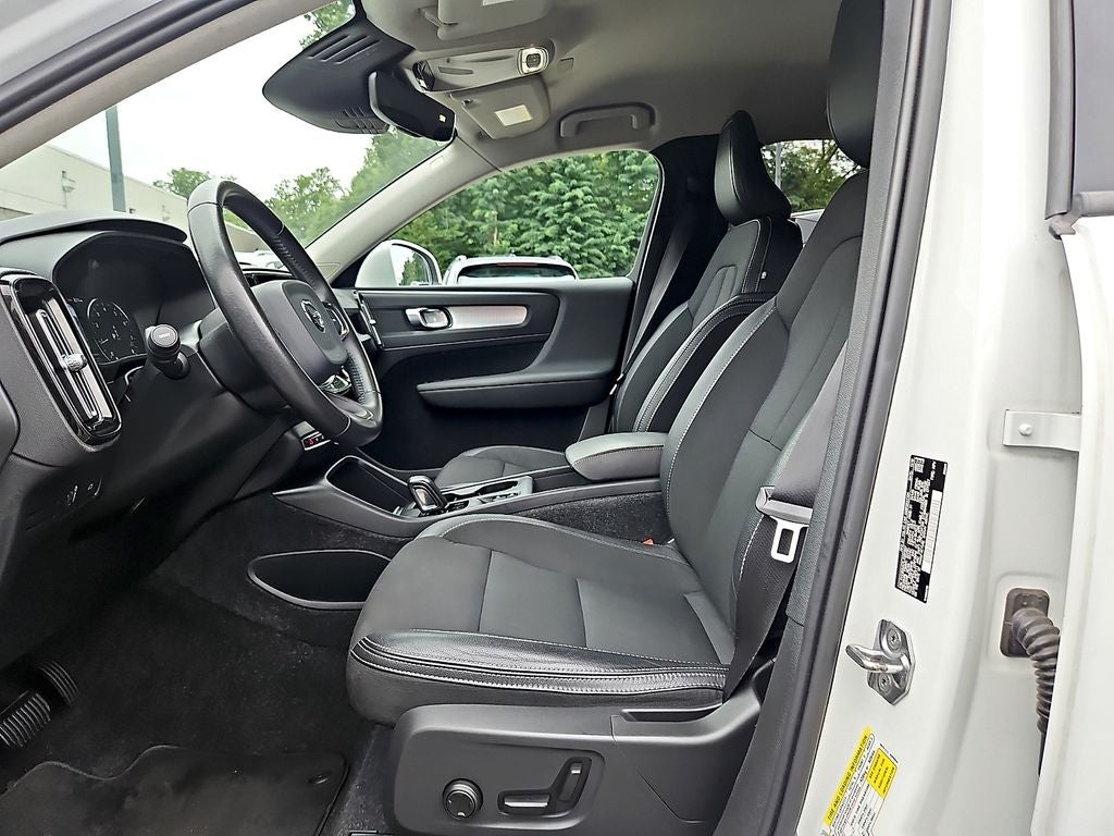 2020 Volvo XC40 Momentum