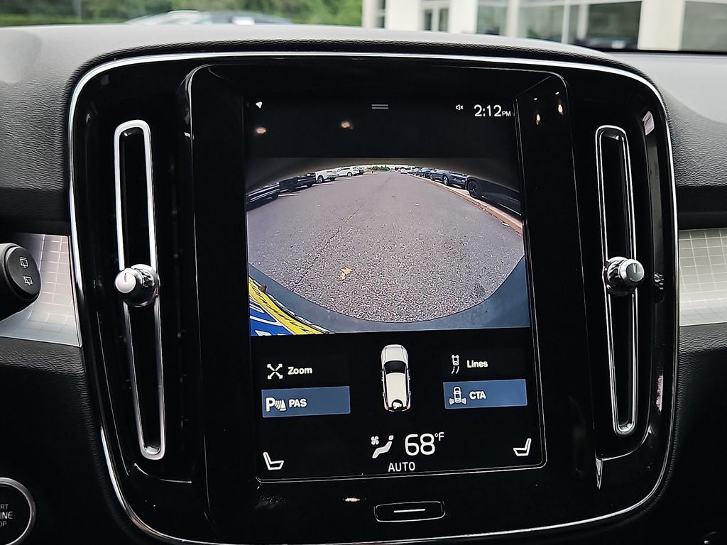 2020 Volvo XC40 Momentum