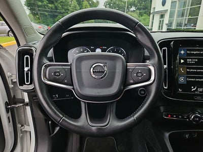 2020 Volvo XC40 Momentum