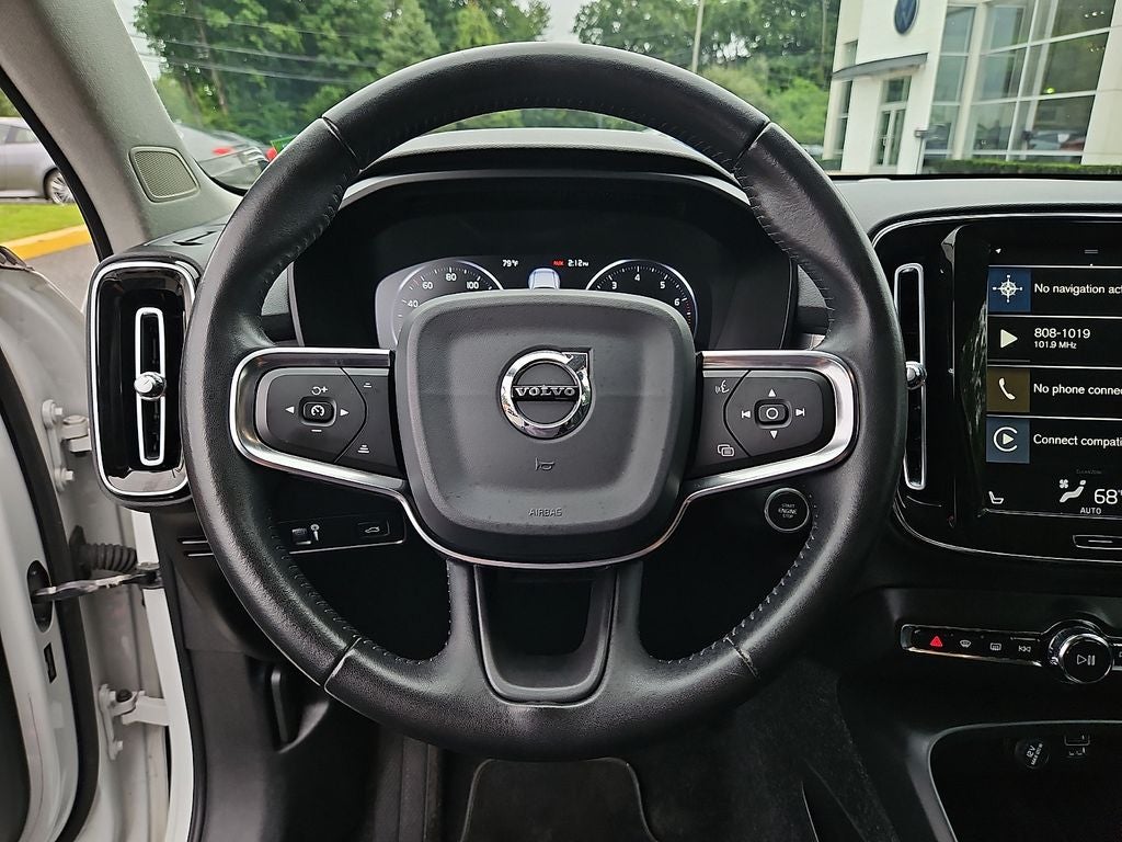2020 Volvo XC40 Momentum