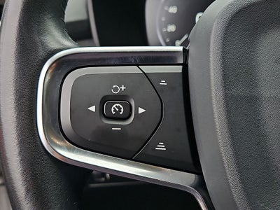 2020 Volvo XC40 Momentum