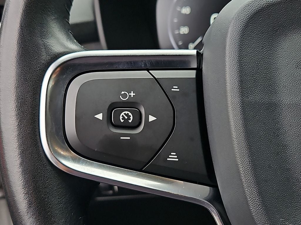 2020 Volvo XC40 Momentum