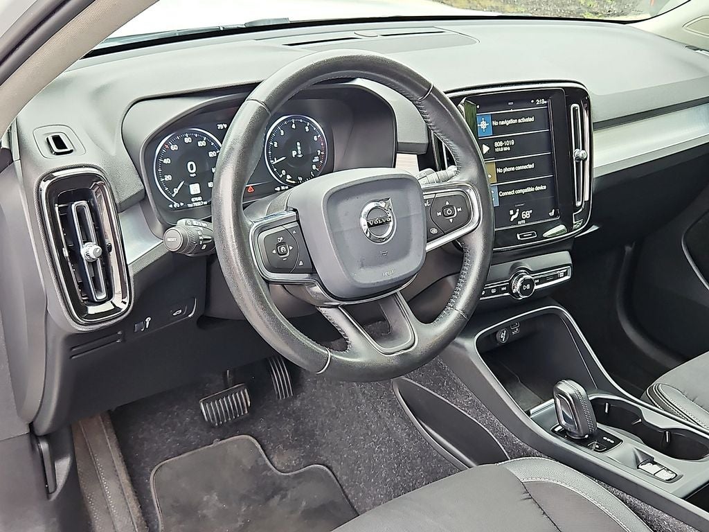 2020 Volvo XC40 Momentum