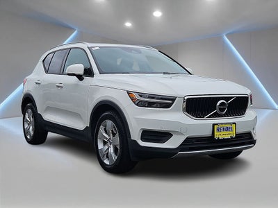 2020 Volvo XC40 Momentum