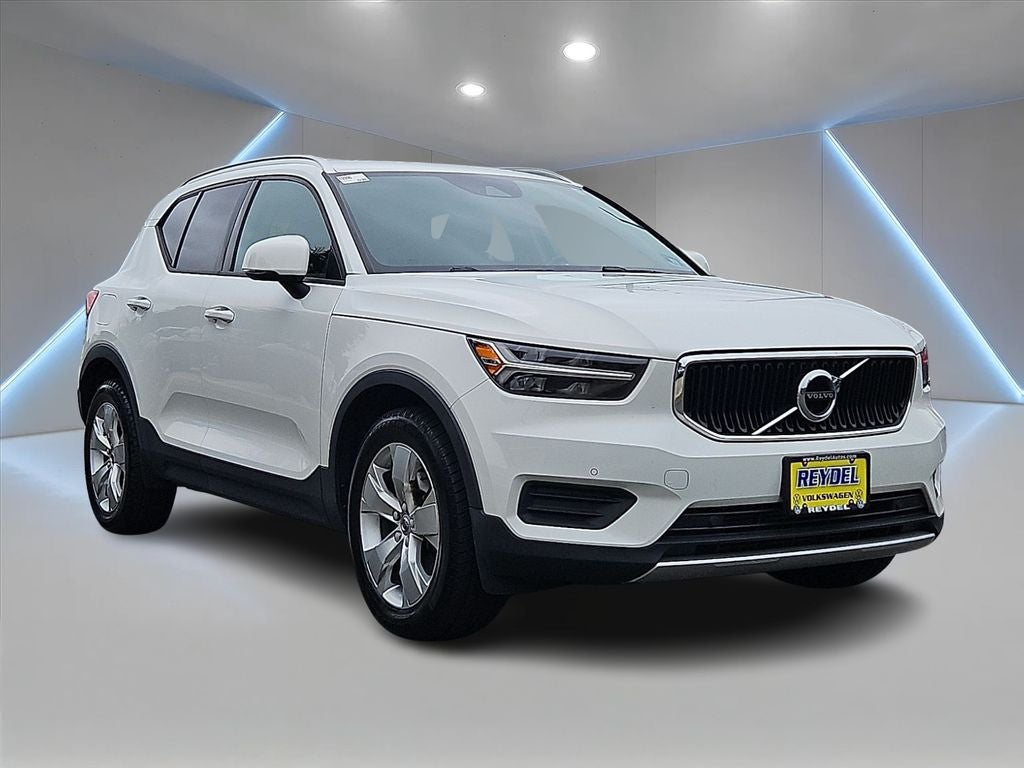 2020 Volvo XC40 Momentum